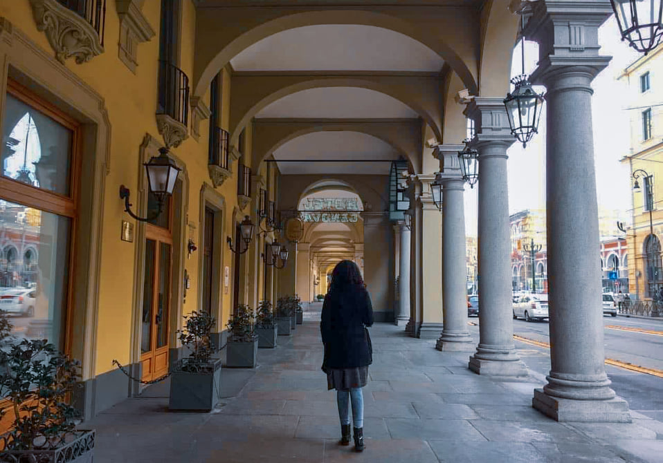 how-i-fooled-pickpockets-in-italy-curls-en-route